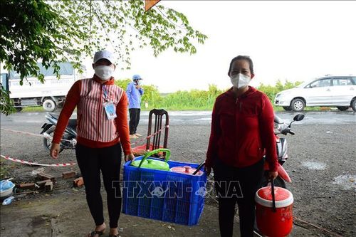 Ấm áp những suất cơm nghĩa tình của phụ nữ đất Sen hồng