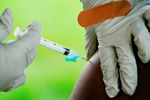 Pfizer và Moderna dự kiến thu hơn 93 tỉ USD từ bán vaccine COVID-19 trong năm 2022