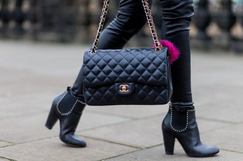 Có tiền cũng không được tiêu, 1 người Hàn chỉ được mua 1 chiếc túi Chanel mỗi năm