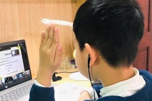 Học trò đổi tên 'lạ' để cô giáo không gọi phát biểu khi học online, dân mạng đồng loạt phản đối