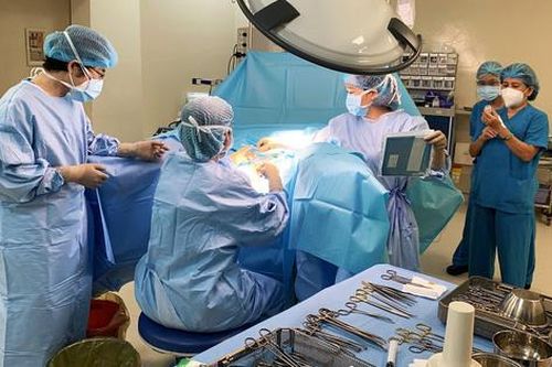 Bé gái 13 tuổi mắc bệnh hiếm gặp, đau quằn quại mỗi khi đến kỳ kinh nguyệt