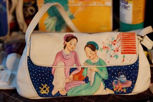 NTK Cao Minh Tiến vẽ vẻ đẹp phụ nữ Việt lên túi xách