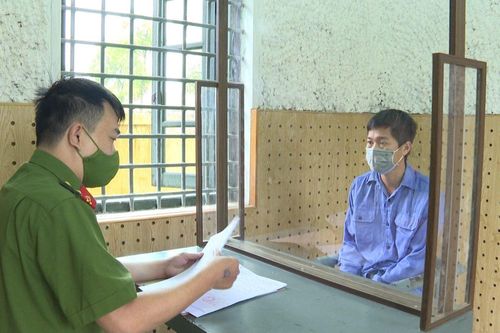 Khởi tố các đối tượng vận chuyển hàng cấm