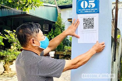 Người cao tuổi đồng hành trong phòng, chống dịch bệnh Covid-19