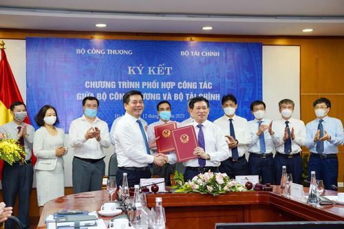 Bộ Công Thương và Bộ Tài chính ký Chương trình phối hợp, đảm bảo các mục tiêu phát triển kinh tế - xã hội