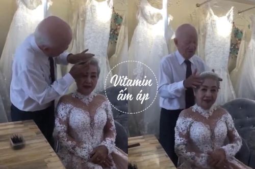 Tan chảy với clip cụ ông giúp vợ trang điểm để chụp ảnh kỷ niệm 50 năm ngày cưới