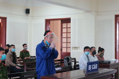 Mượn tài khoản ngân hàng của bạn, người đàn ông ôm nợ tiền tỷ