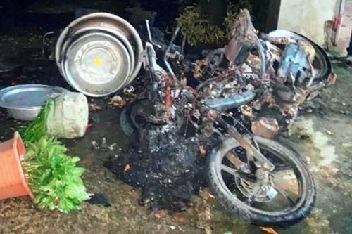 Tự đốt 3 chiếc xe sau khi 'ngấm tửu'