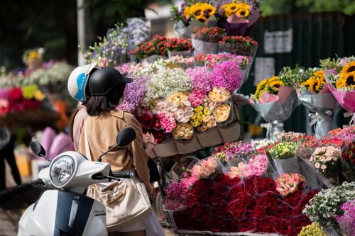 Hà Nội: Chợ hoa, hàng hoa tấp nập trong ngày 20/10