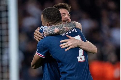 Mbappe tiết lộ lý do nhường cơ hội sút penalty cho Messi