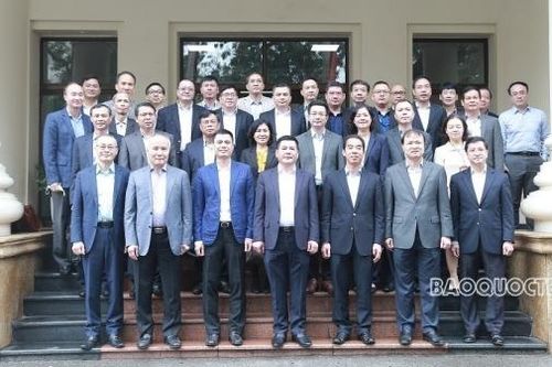 Đoàn Trưởng Cơ quan đại diện Việt Nam ở nước ngoài làm việc với Bộ Công Thương