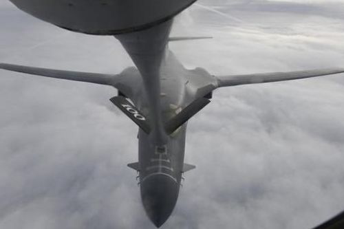 Máy bay ném bom Mỹ diễu qua Biển Đen; Tổng thống Ukraine nhấn mạnh tầm quan trọng của Washington