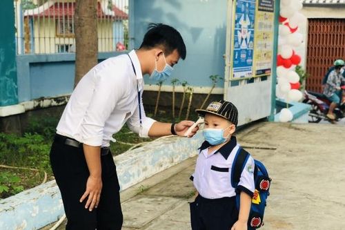 TP. HCM: Những học sinh đầu tiên được trở lại trường sau dịch Covid-19