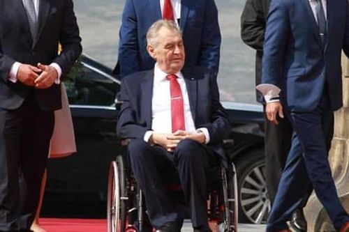 Chính trường Czech chao đảo khi cảnh sát điều tra trợ lý của Tổng thống đang nằm viện