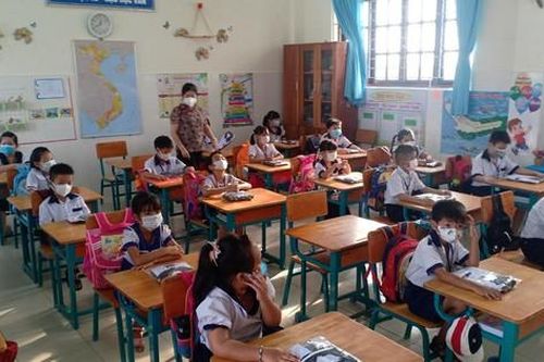 250 học sinh đầu tiên ở TPHCM thế nào trong ngày đầu đi học trở lại?