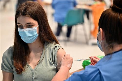 Giới chuyên gia nhấn mạnh vai trò của tiêm vaccine COVID-19 đại trà