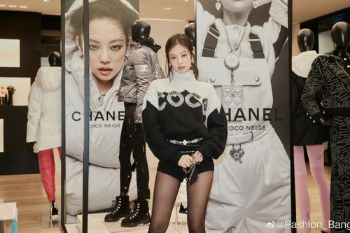 Jennie Black Pink gây sốt với visual thời thượng khoe đôi chân 'đắt giá'