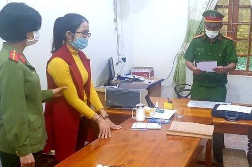 Thêm một nữ cán bộ xã bị bắt vì trục lợi tiền hỗ trợ bão lũ ở Nghệ An