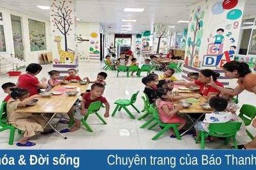 'Khi đến trường cô giáo như mẹ hiền'
