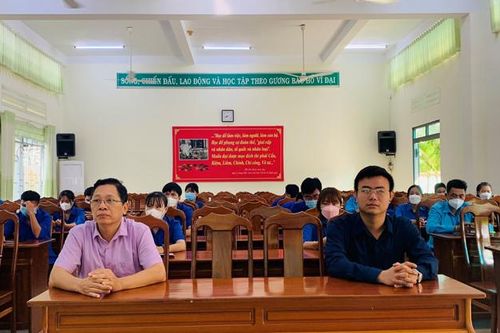 Đạ Tẻh: Tập huấn kỹ năng quay phim, chụp ảnh, xây dựng tin bài tuyên truyền trên mạng xã hội cho đoàn viên, thanh niên