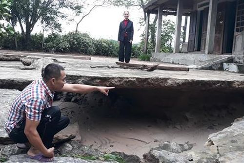 Cần sớm xử lý tình trạng nước từ cụm công nghiệp tràn vào nhà dân gây xói lở nghiêm trọng