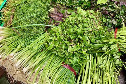 Hà Nội: Rau xanh tăng giá 'phi mã', đắt hơn thịt heo