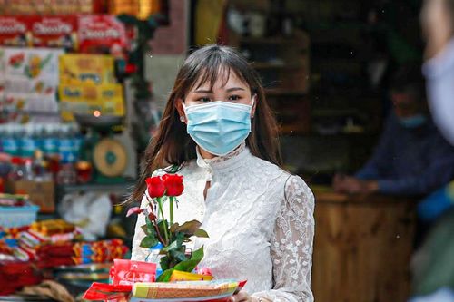 Giới trẻ Hà Nội tấp nập đến chùa Hà vái vọng cầu duyên trong ngày Rằm tháng 9
