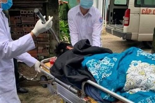 Quảng Ninh: Hãi hùng người đàn ông bị phóng dao găm vào đầu