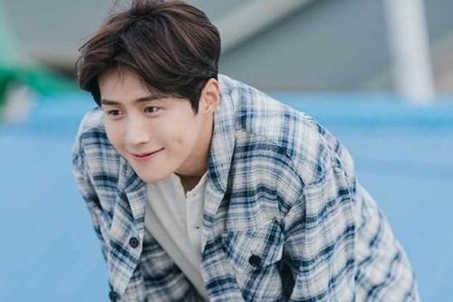 Kim Seon Ho mất những gì sau tâm thư xin lỗi vì ép bạn gái phá thai?