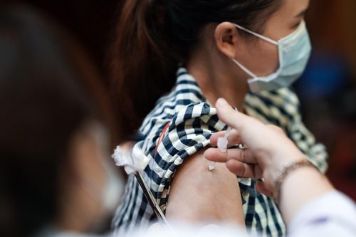 Đại biểu Quốc hội TP.HCM: Vì sao vẫn chưa cho tiêm vaccine dịch vụ?