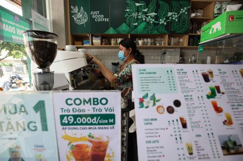 UBND TP.HCM đề nghị ngành y tế đánh giá việc hàng quán bán tại chỗ