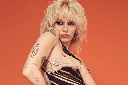 Miley Cyrus: 'Tôi bị chê hát giống đàn ông'