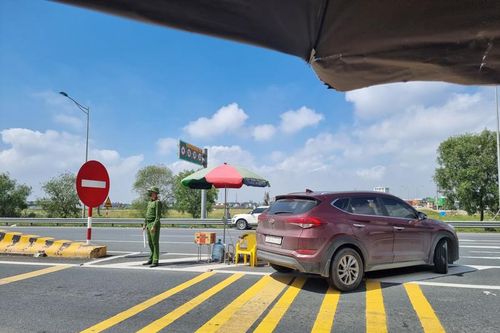 Hải Phòng: Vì sao hàng trăm lượt phương tiện đến Hải Phòng vẫn phải quay đầu?