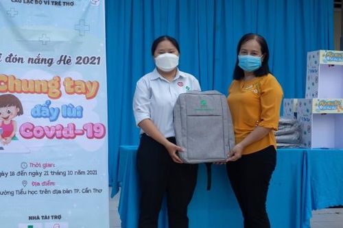Bệnh viện Mắt Sài Gòn Cần Thơ đồng hành với các trường tiểu học trong công tác phòng chống dịch Covid-19