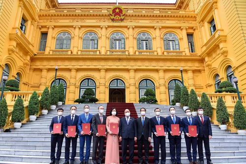 Trao quyết định bổ nhiệm 8 Đại sứ Việt Nam tại nước ngoài