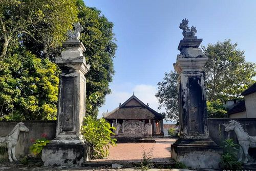 Độc đáo ngôi đình cổ thờ Vua Mai