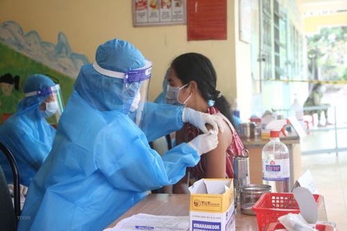 Sóc Trăng đẩy nhanh tiêm vaccine, nâng cao năng lực chống COVID-19