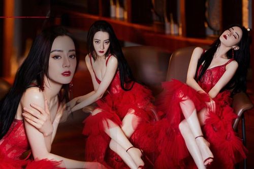 Địch Lệ Nhiệt Ba gợi cảm tột độ với váy ren khiến cõi mạng chao đảo, lọt ngay top 1 tìm kiếm!