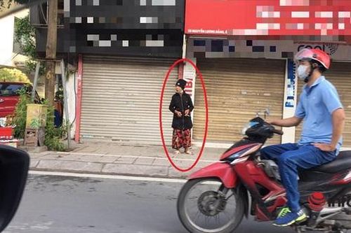 Hà Nội: Xác định nhân thân người phụ nữ ném đá vào ô tô