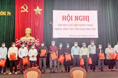 Krông Pa gặp mặt chức sắc, chức việc, cốt cán trong tôn giáo