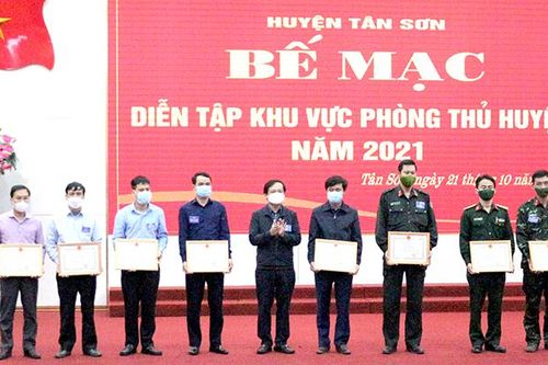 Thực binh và bế mạc diễn tập khu vực phòng thủ huyện Tân Sơn