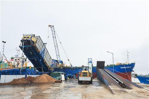 Thu ngân sách qua hệ thống hải quan 9 tháng đạt gần 1.300 tỉ đồng
