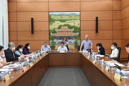 Cân đối chính sách tài khóa và tiền tệ