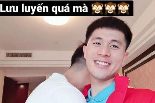 Tiến Dũng - Đình Trọng lại đăng ảnh ôm nhau tình cảm, fan xem xong chỉ muốn 'xỉu ngang'