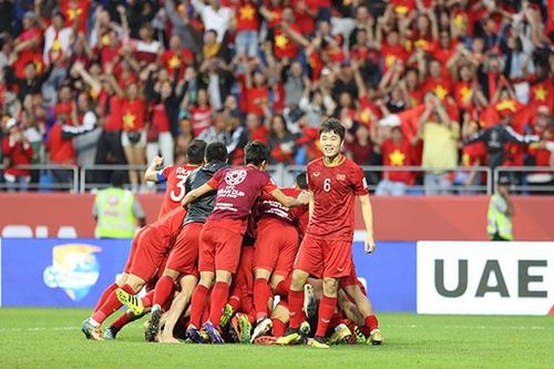 CĐV than thở vì giá vé xem vòng loại World Cup