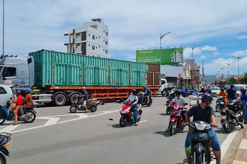 Bình Định: Tai nạn giao thông nghiêm trọng, 2 nữ sinh tử vong