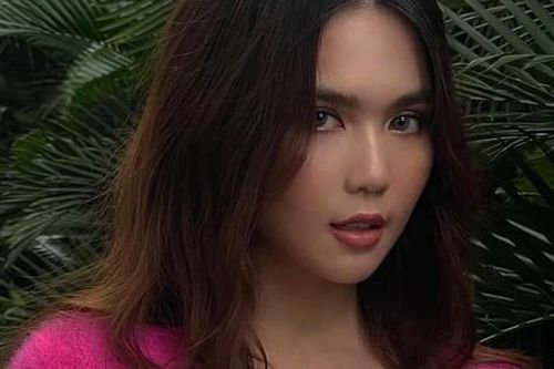 Showbiz còn chưa kịp nhộn nhịp thì Ngọc Trinh đã 'xả kho' loạt hình mới nhìn muốn 'sốc óc'