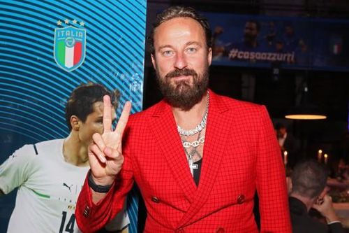 DJ nổi tiếng của Ý chính thức gửi đơn kiện Conor McGregor sau khi bị đánh gãy mũi