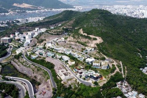 Khoét núi Chụt xây dựng biệt thự triệu đô ở Nha Trang