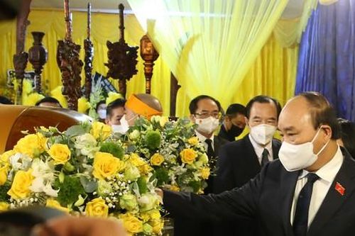 Chủ tịch nước Nguyễn Xuân Phúc viếng Đức Pháp chủ Thích Phổ Tuệ
